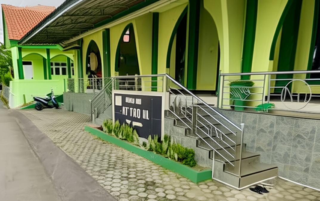Pengajian Rutinan Kitab Ushfuriyah Setiap Ahad Pagi Bersama Kyai Fatkhurrahman