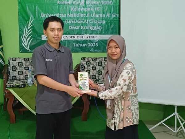 Kegiatan Seminar 'Cyber Bullying' yang dilaksanakan di Gedung Serbagunna, Masjid Jami' At-Taqwa oleh Mahasiswa KKN UNUGHA 2025