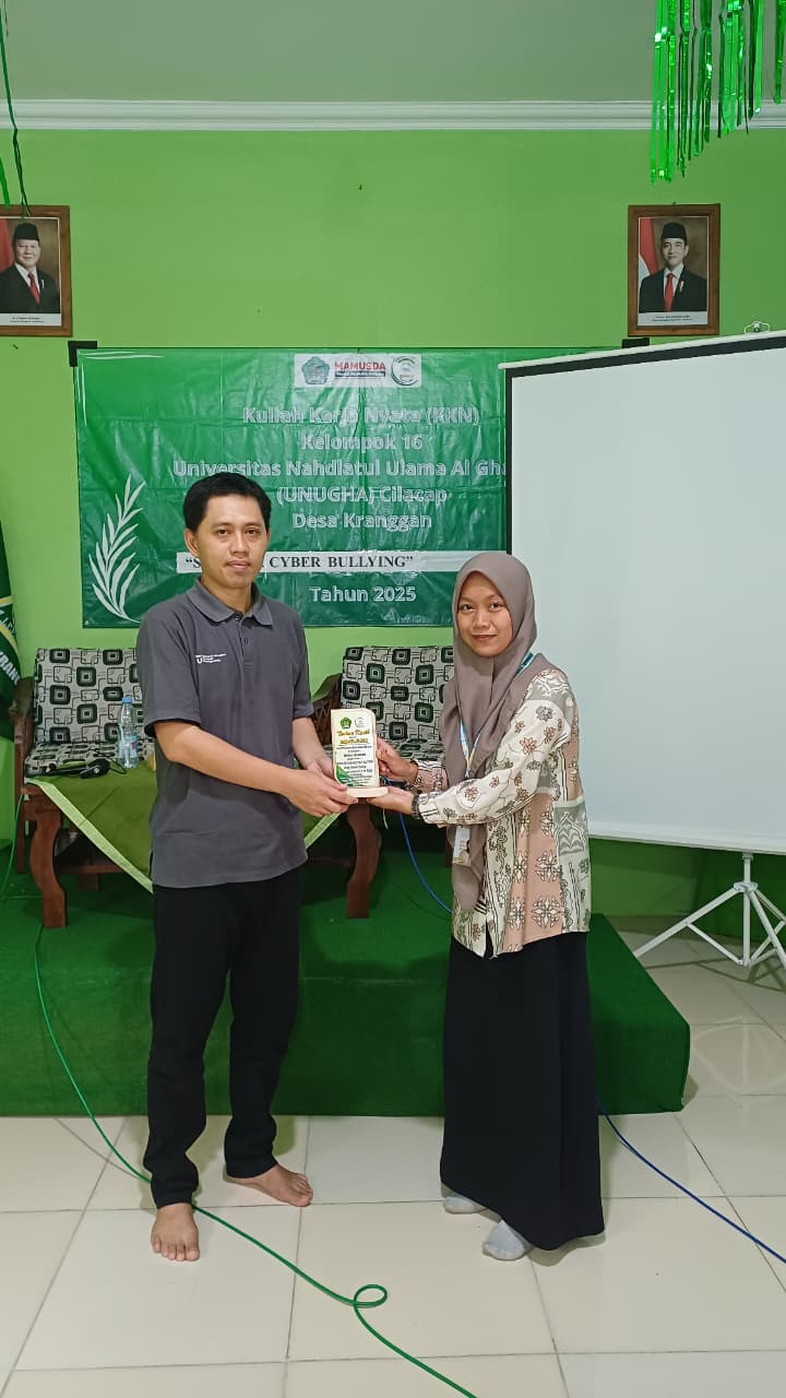 Kegiatan Seminar 'Cyber Bullying' yang dilaksanakan di Gedung Serbagunna, Masjid Jami' At-Taqwa oleh Mahasiswa KKN UNUGHA 2025